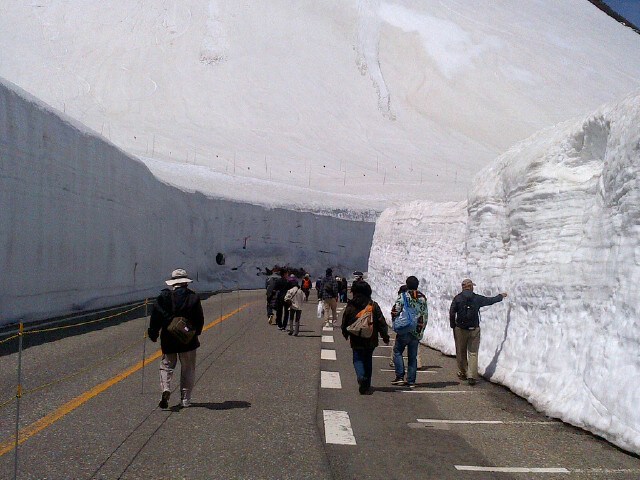 Les murs de neige sur la route Alpine de Tateyama Kurobe