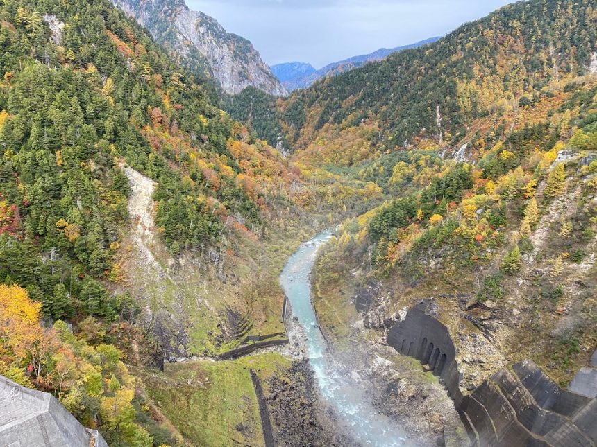 Vue de l'arche du barrage de Kurone