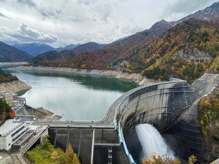 barrage de Kurobe en automne